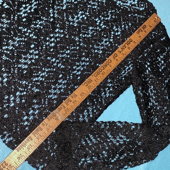 TO THE MAX floral crocheted long sleeve stretchy top size M - Picture 5 of 7